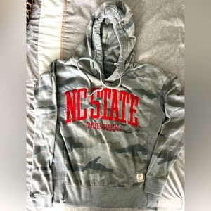 WOMENS NC STATE SWEATSHIRT SMALL